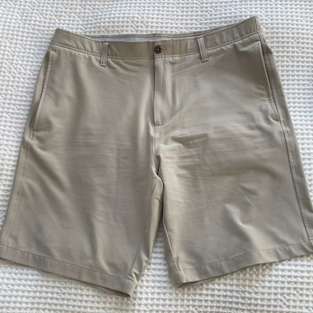 Under Armour golf shorts